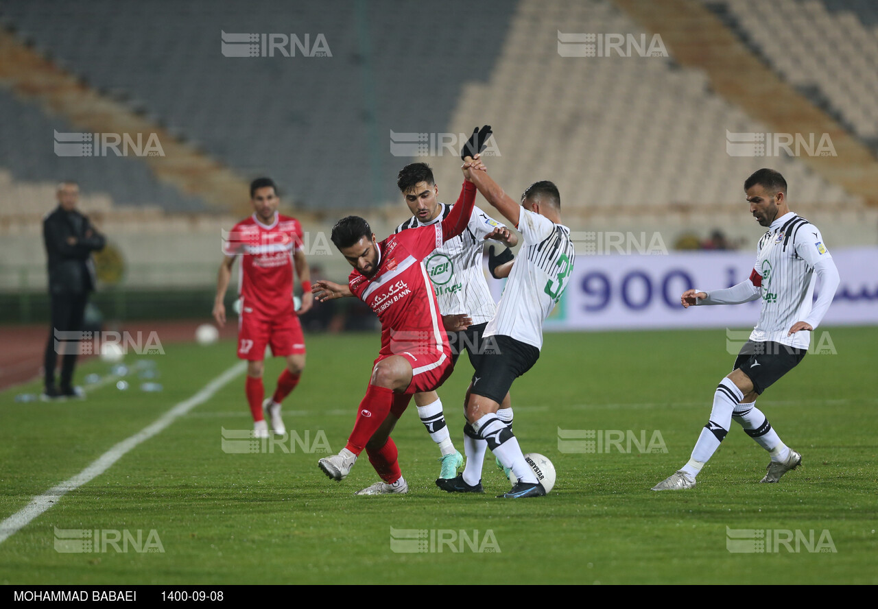 دیدار تیم فوتبال پرسپولیس و نفت مسجدسلیمان