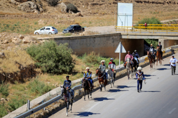 کاروان سوارکاران بجنورد در راه مشهد الرضا (ع)