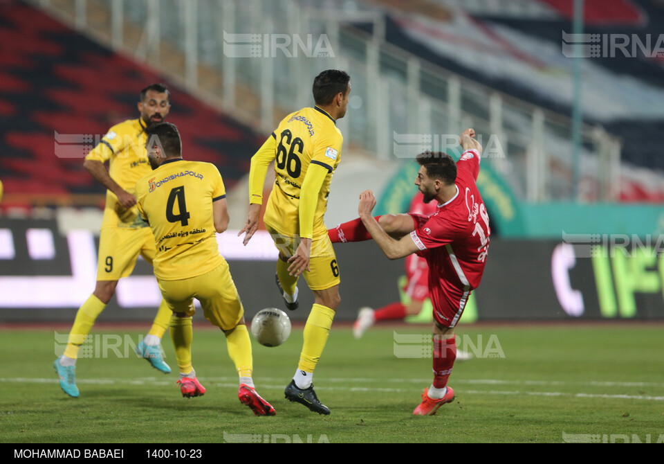 دیدار تیمهای فوتبال پرسپولیس و فجر سپاسی شیراز