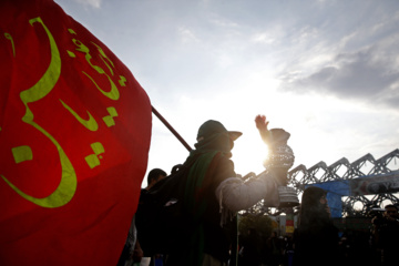 پیاده روی جاماندگان اربعین در تهرانشArbaeen mourners hold rally