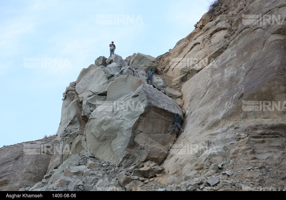 انفجار صخره ۵۰۰۰ تُنی در آزادراه تهران-شمال