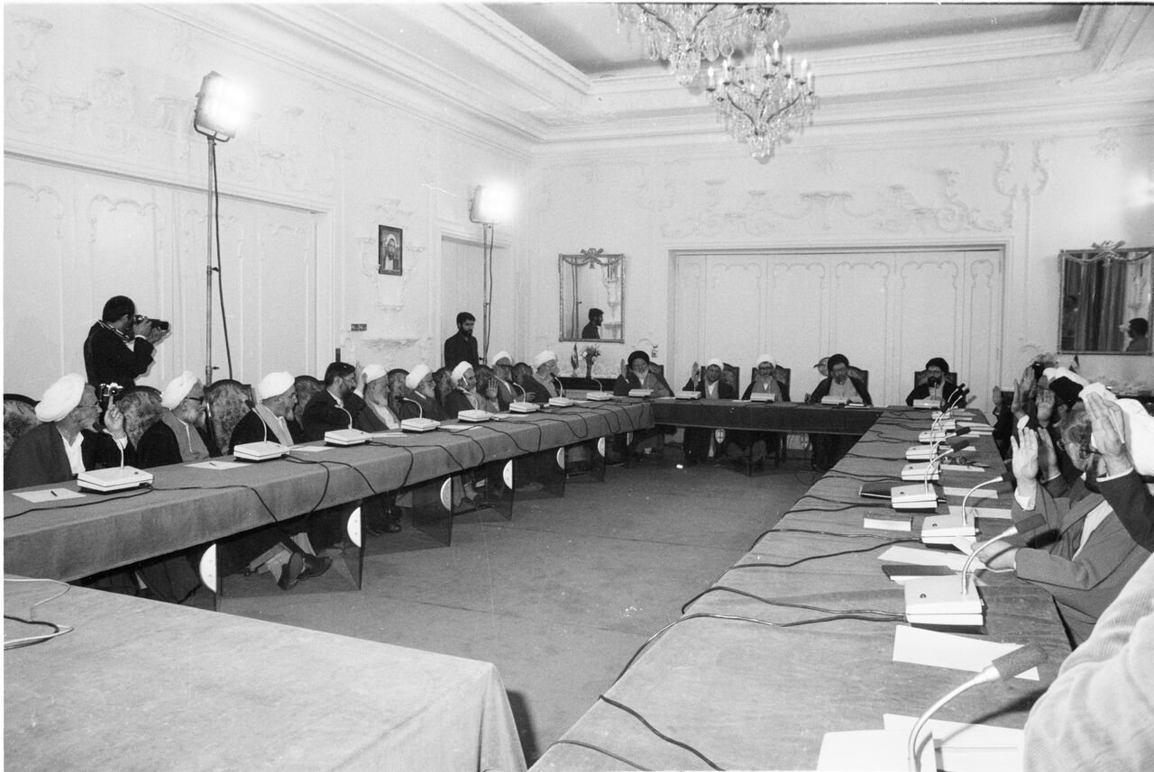 نخستین جلسه شورای تدوین متمم قانون اساسی - اسکن مجدد