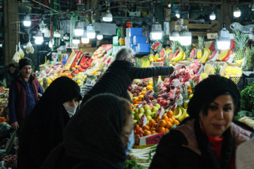 Compras para la noche de Yalda en Teherán