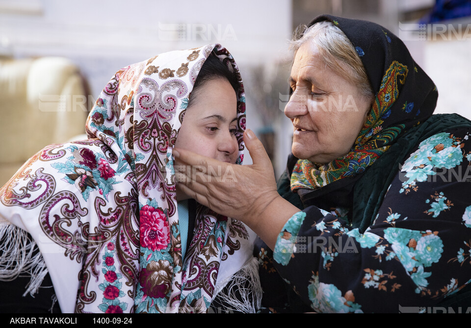 «خاله رحیمه» ؛ احیاگر هنر جاجیم بافی روستای زیارت