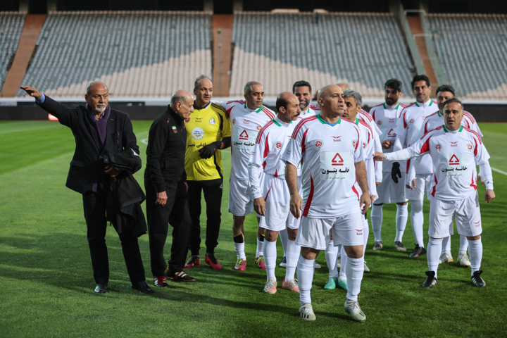 دیدار تیم‌های «منتخب ۹۸» و «پیشکسوتان سرخابی‌ها»