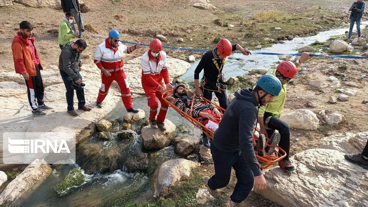 کوهنوردان گرفتار در اشترانکوه نجات یافتند