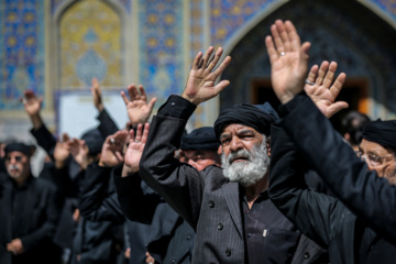 Mar de fieles llora en Mashad el martirio del octavo Imam de los chiíes