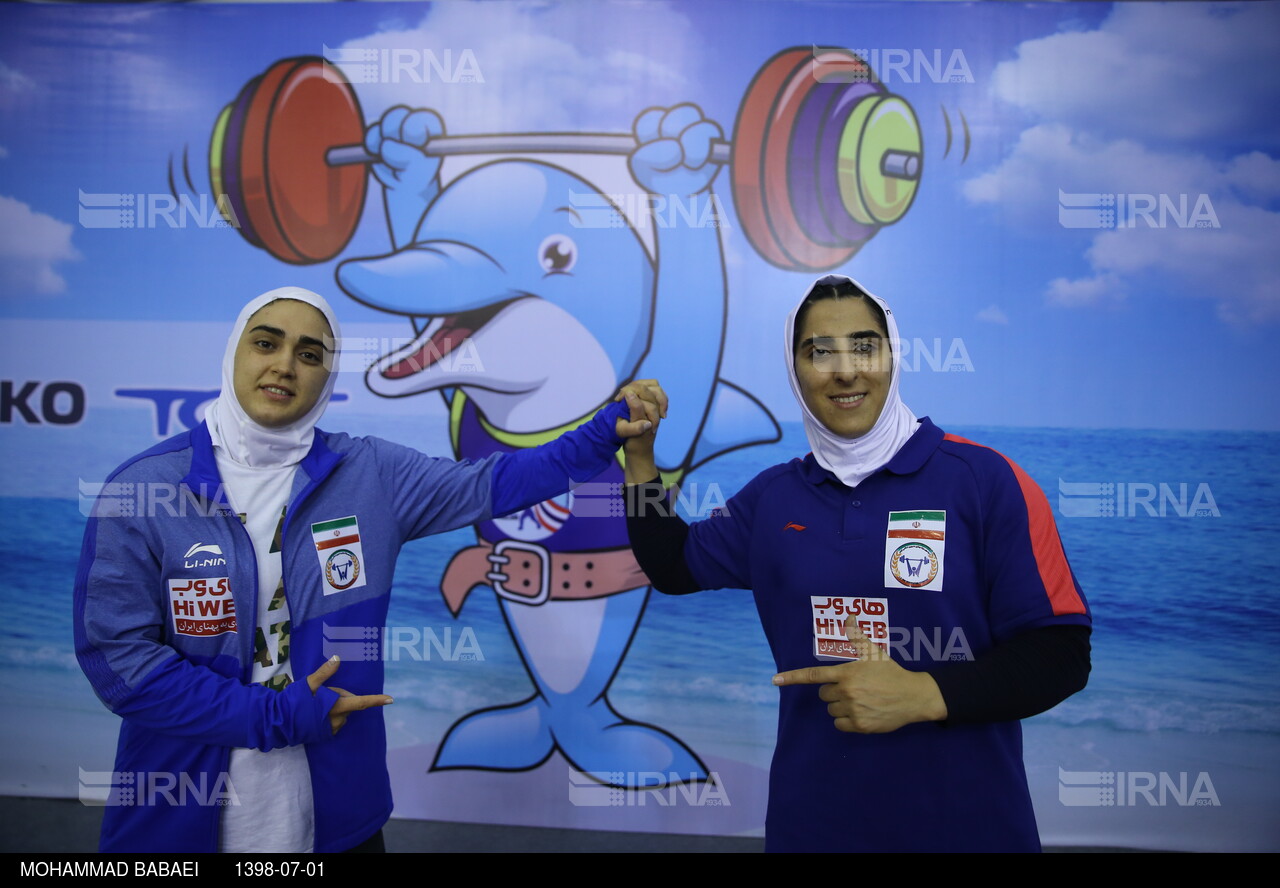 مسابقات جهانی وزنه برداری زنان - راست سیده الهام حسینی، چپ ابریشم ارجمند خواه