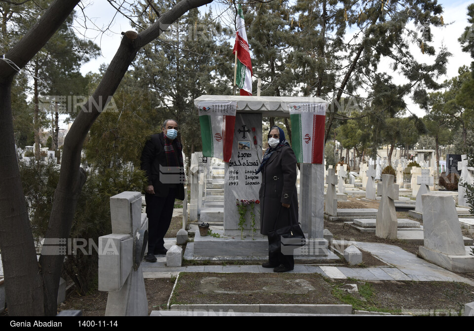 عطرافشانی و گل‌باران مزار شهدای ادیان توحیدی