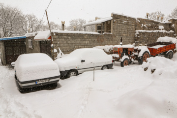 بارش برف زمستانی در روستای اسکندان اسکو