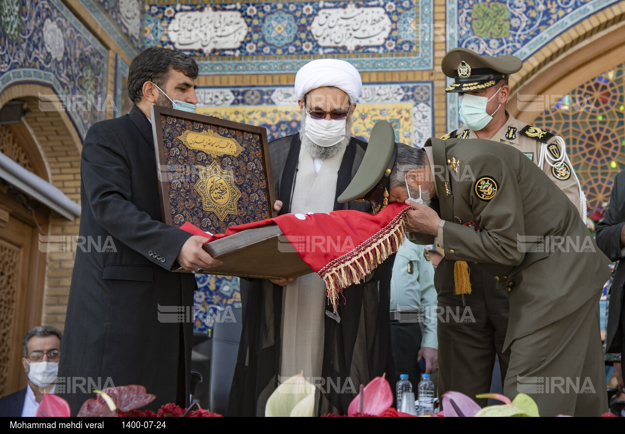 مراسم صبحگاه مشترک نیروهای نظامی و انتظامی در مسجد جمکران