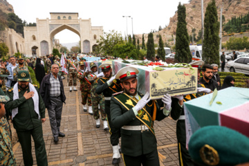 استقبال از پیکر مطهر ۱۲ شهید گمنام دوران دفاع مقدس