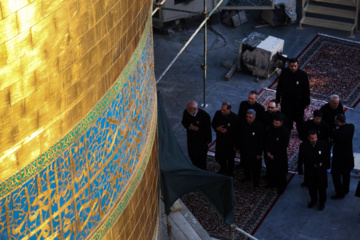 Servants change dome flag at Imam Reza (AS) shrine