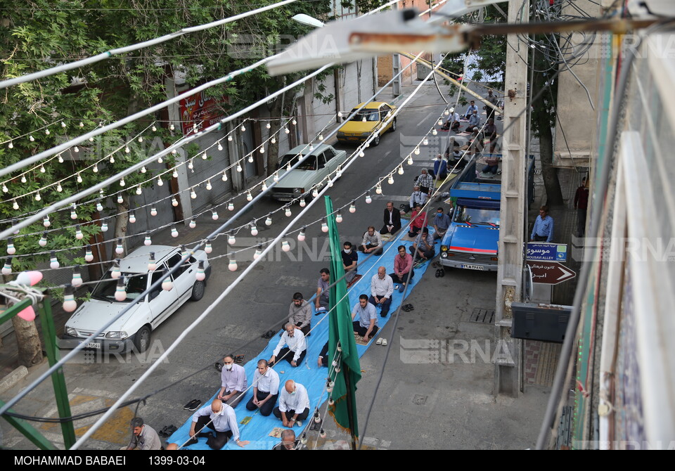 نماز عید فطر در محله امامزاده حسن (ع)