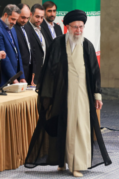 Supreme Leader casts his vote in Iran’s runoff presidential election