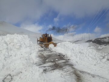 برفروبی محورهای سختگذر روستایی تکاب