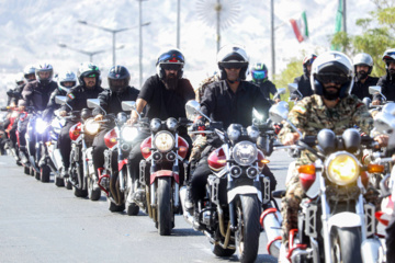 Le défilé des forces armées iraniennes à l’occasion de la Semaine sacrée de la défense