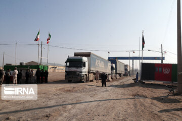 حرکت برخی کامیونها از ایران به سمت اسلام قلعه افغانستان از سر گرفته شد