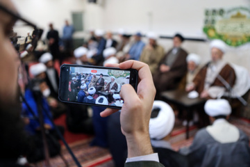 Iran : cérémonies de remise des turbans aux étudiants de l'école de théologie de Qom 