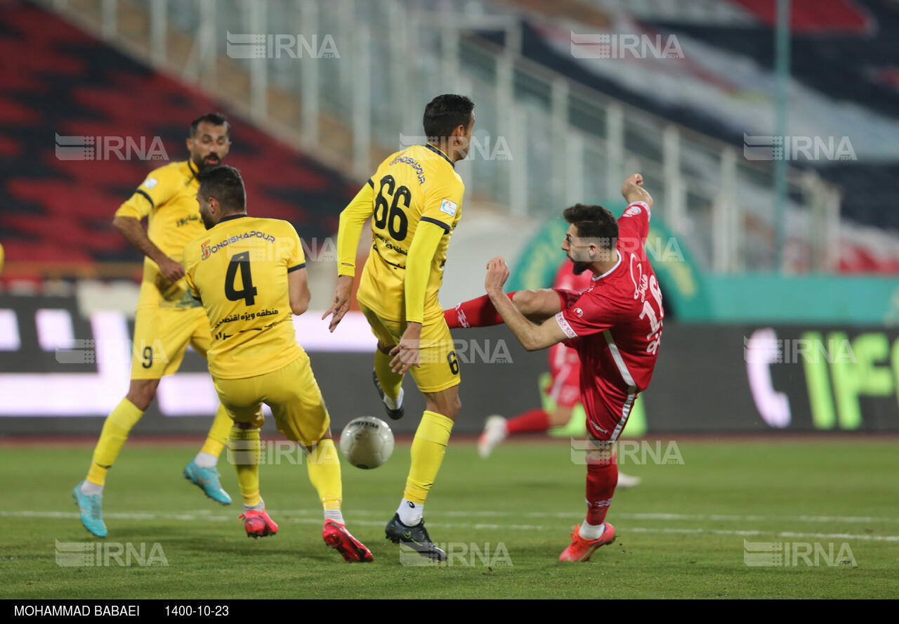 دیدار تیمهای فوتبال پرسپولیس و فجر سپاسی شیراز