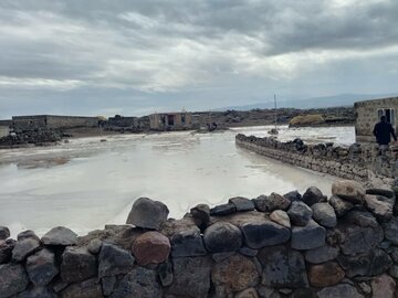 جاری شدن سیل در روستای "بری" در ماکو