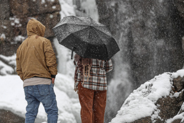 Chutes de neige à Hamadan à l'ouest iranien 