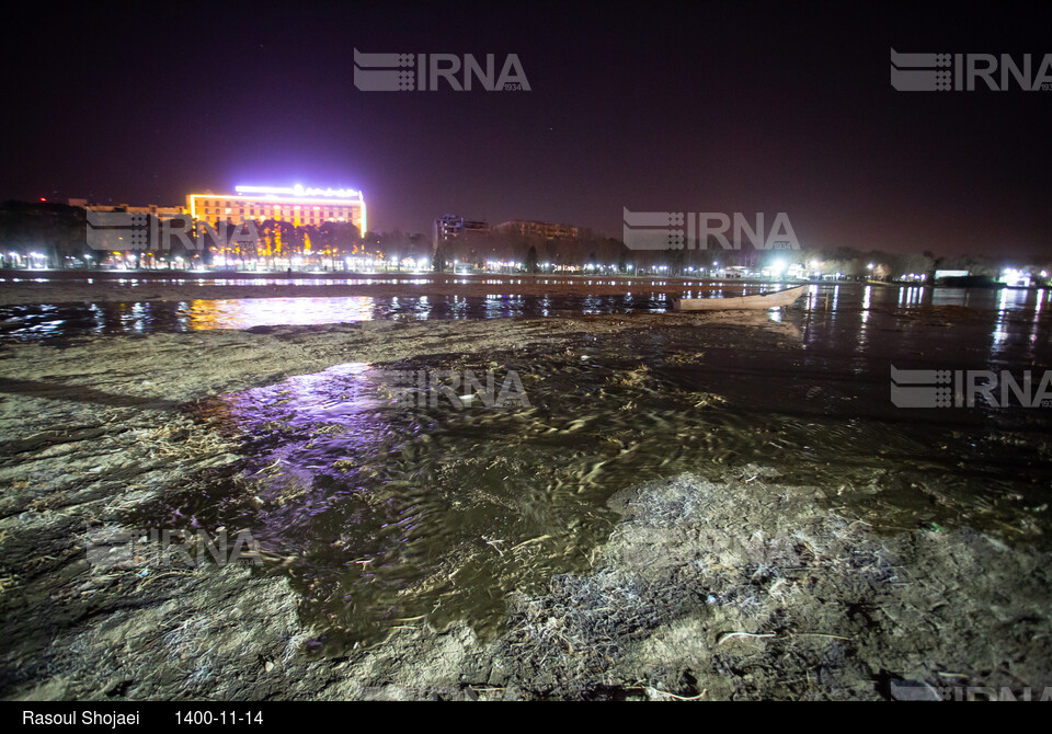 جاری شدن موقت زاینده رود در اصفهان