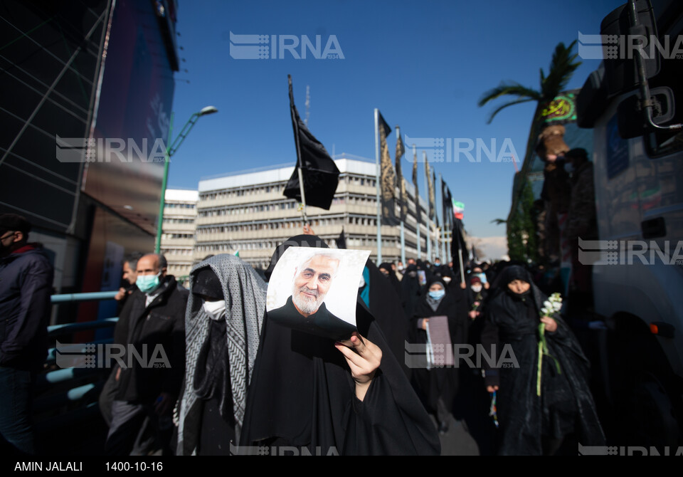 تشییع پیکرهای ۱۵۰ شهید گمنام در تهران