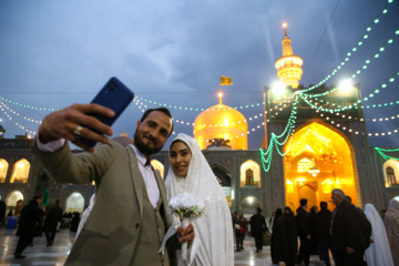 L'ambiance du sanctuaire de l'Imam Reza (P) à la veille de l’anniversaire de la bienheureuse naissance du très vénéré Imam Ali (P)