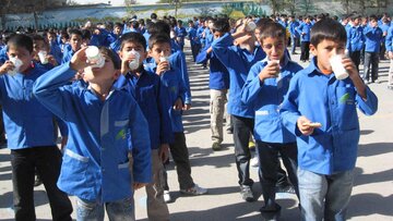 طرح تغذیه با شیر رایگان در مدارس ابتدایی دولتی اجرایی می‌شود