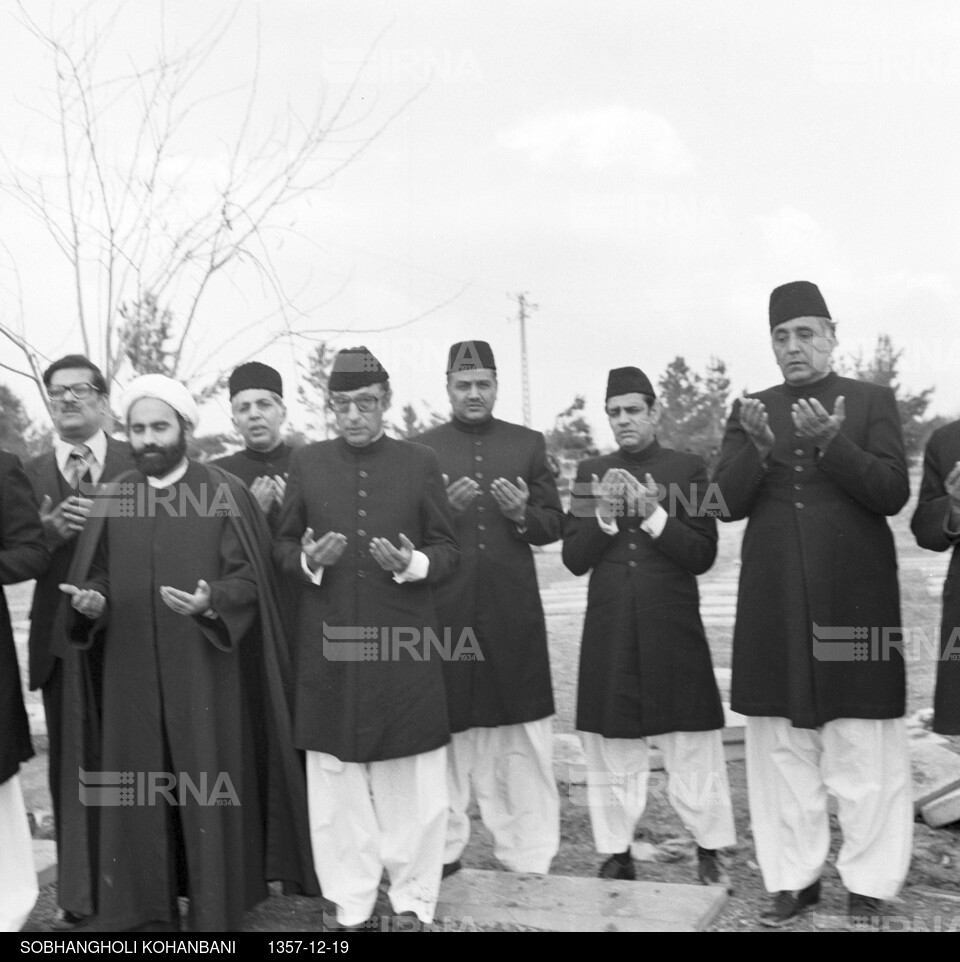 سفر وزیر امور خارجه پاکستان به ایران - ادای احترام به شهدا