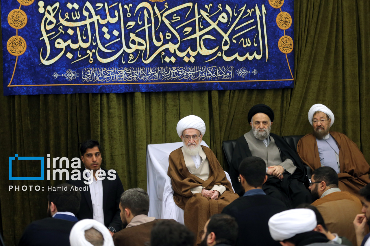 Iran : cérémonies de remise des turbans aux étudiants de l'école de théologie de Qom 