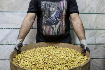 Compras para la noche de Yalda en Teherán