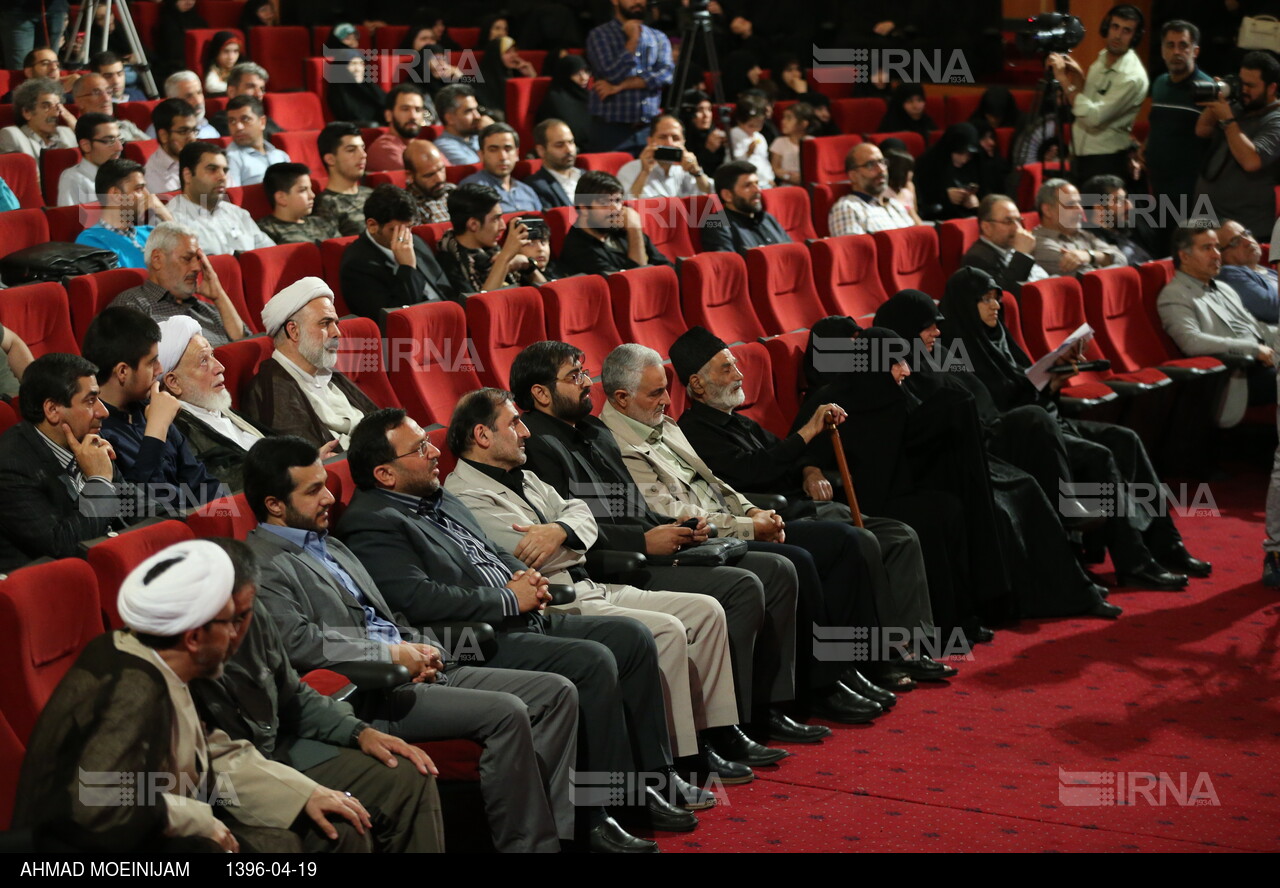 حضور سردار سلیمانی در مراسم چهلمین روز شهادت سردار شعبان نصیری