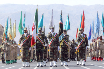 Le défilé des forces armées iraniennes à l’occasion de la Semaine sacrée de la défense