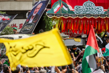 Multitudinario funeral del mártir Haniya en Teherán