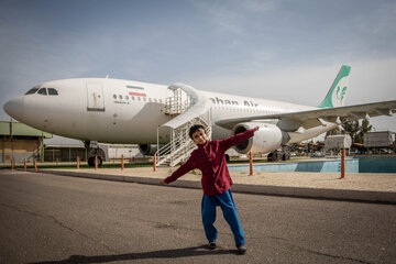 Un cadeau depuis Paris pour Danial, un jeune patient papillon iranien