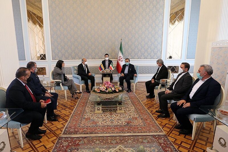 Rezaei, Venezuelan Vice President meet