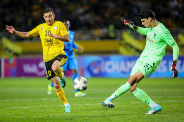 Football match between Sepahan and Al-Hilal