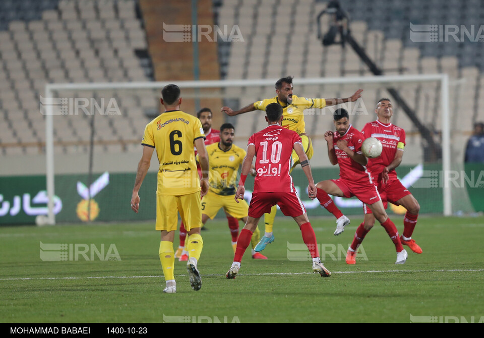 دیدار تیمهای فوتبال پرسپولیس و فجر سپاسی شیراز