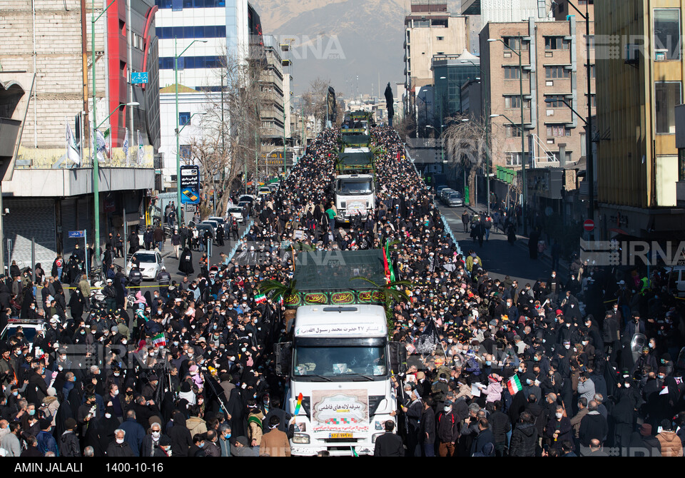 تشییع پیکرهای ۱۵۰ شهید گمنام در تهران