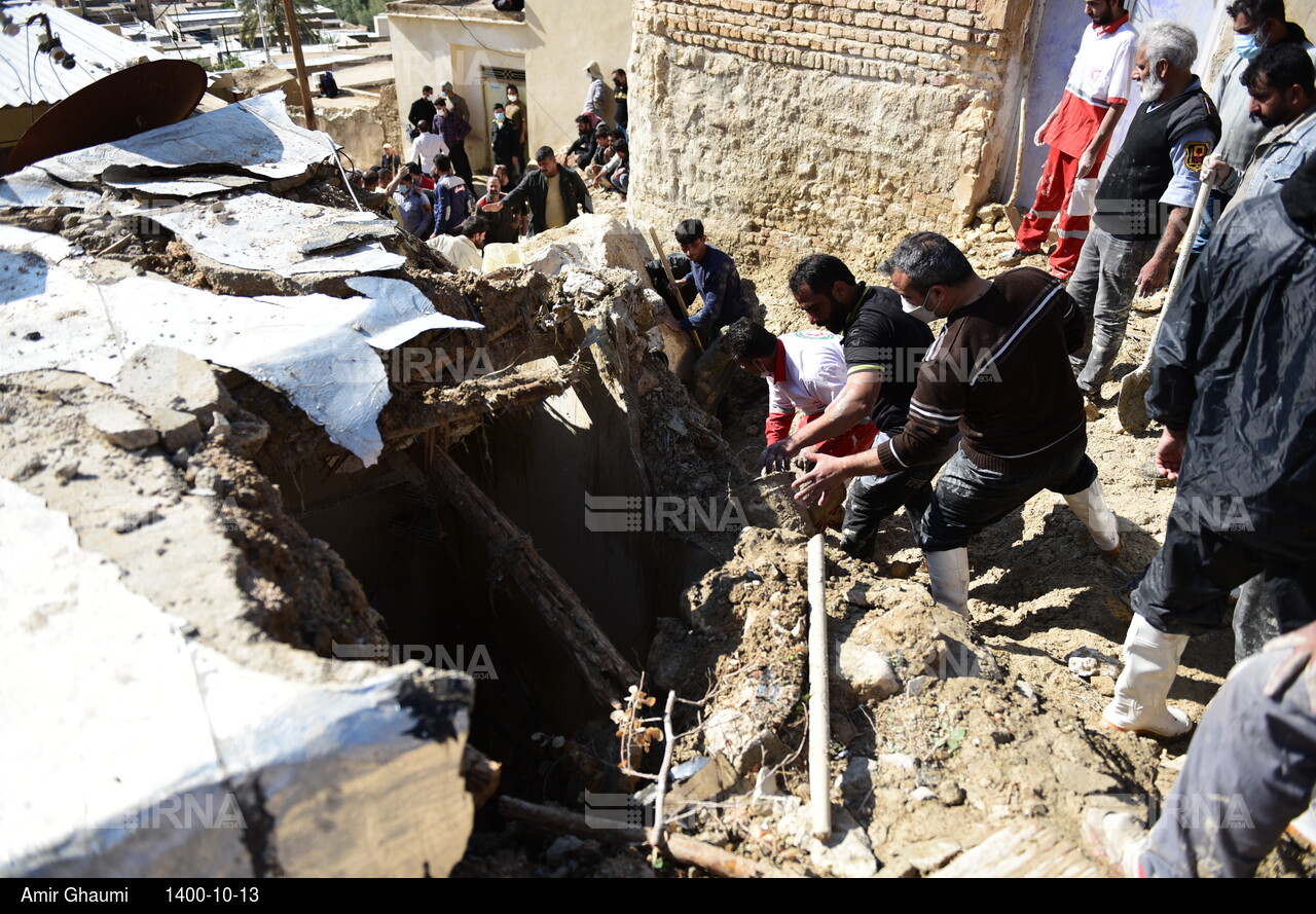 مرگ جوان لاری به علت ریزش کوه ناشی از باران شدید