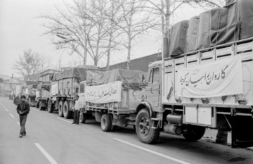 کمک های مردمی از طرف هلال احمر - کاروان راهیان کربلا