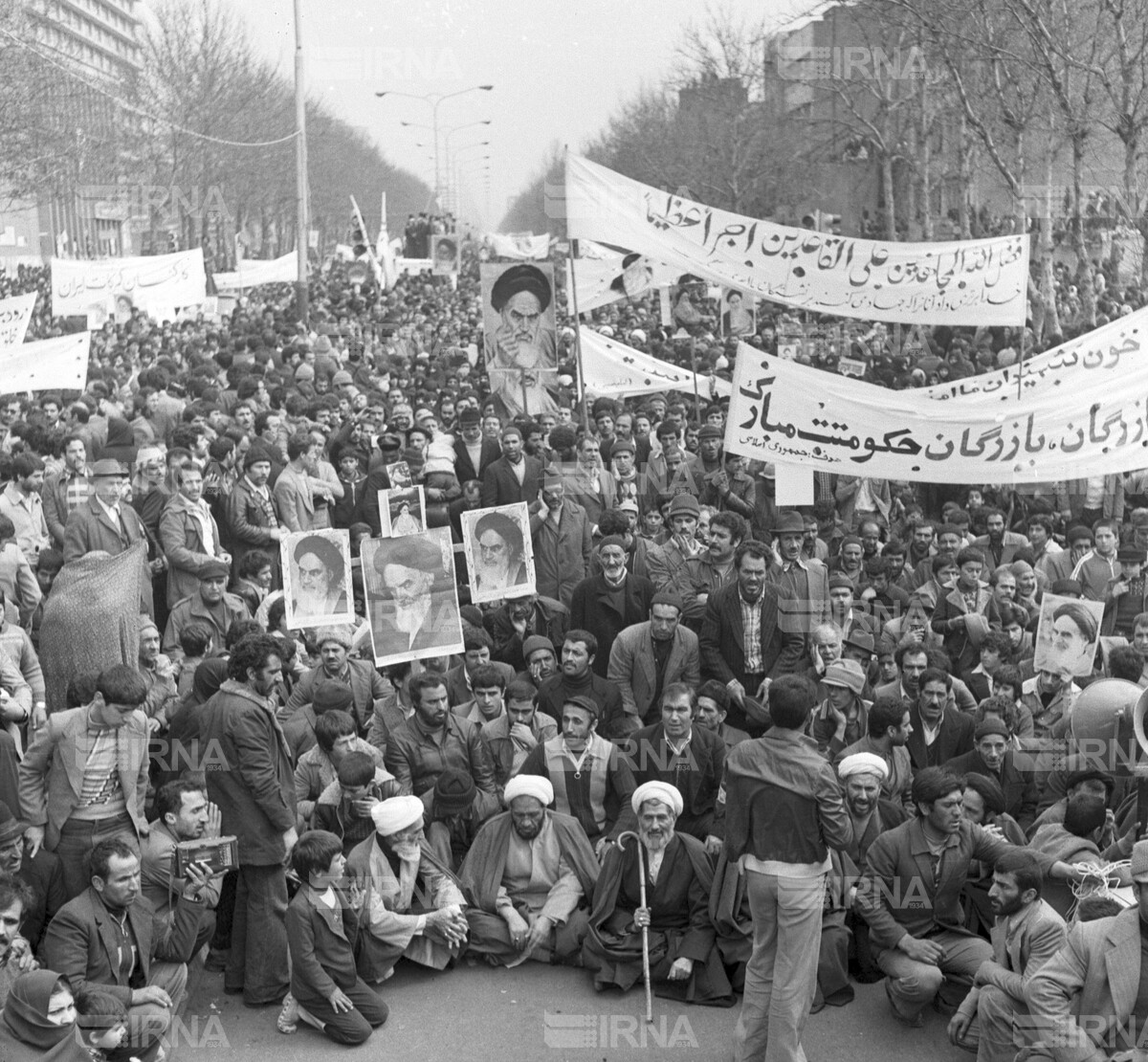 راهپیمایی مردم تهران برای پشتیبانی از دولت مهندس بازرگان