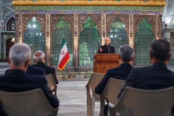 El presidente iraní y su gabinete renuevan su lealtad al Imam Jomeini