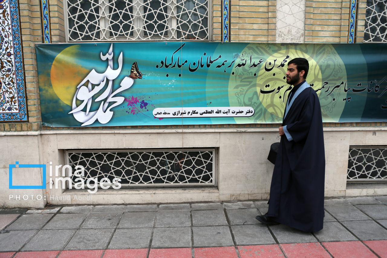 Iran : cérémonies de remise des turbans aux étudiants de l'école de théologie de Qom 