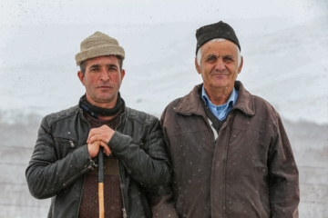 بارش برف زمستانی در روستای اسکندان اسکو