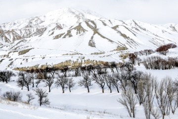 La beauté de la nature hivernale dans le village de Chibli, au nord-ouest du pays