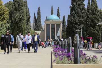 آرامگاه سعدی در ایام نوروز