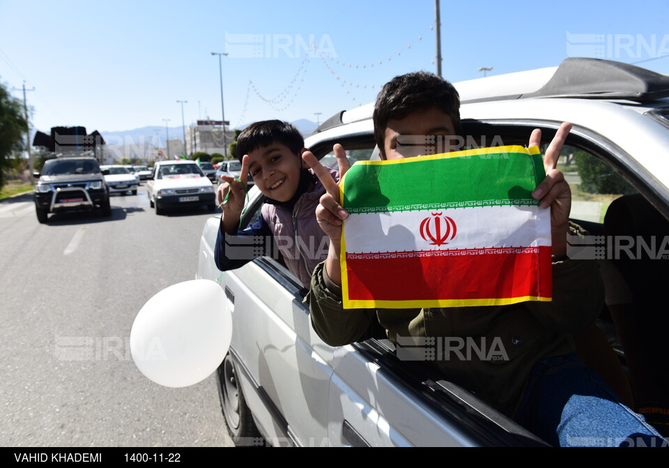 حضور دهه نودی‌ های لار در جشن انقلاب